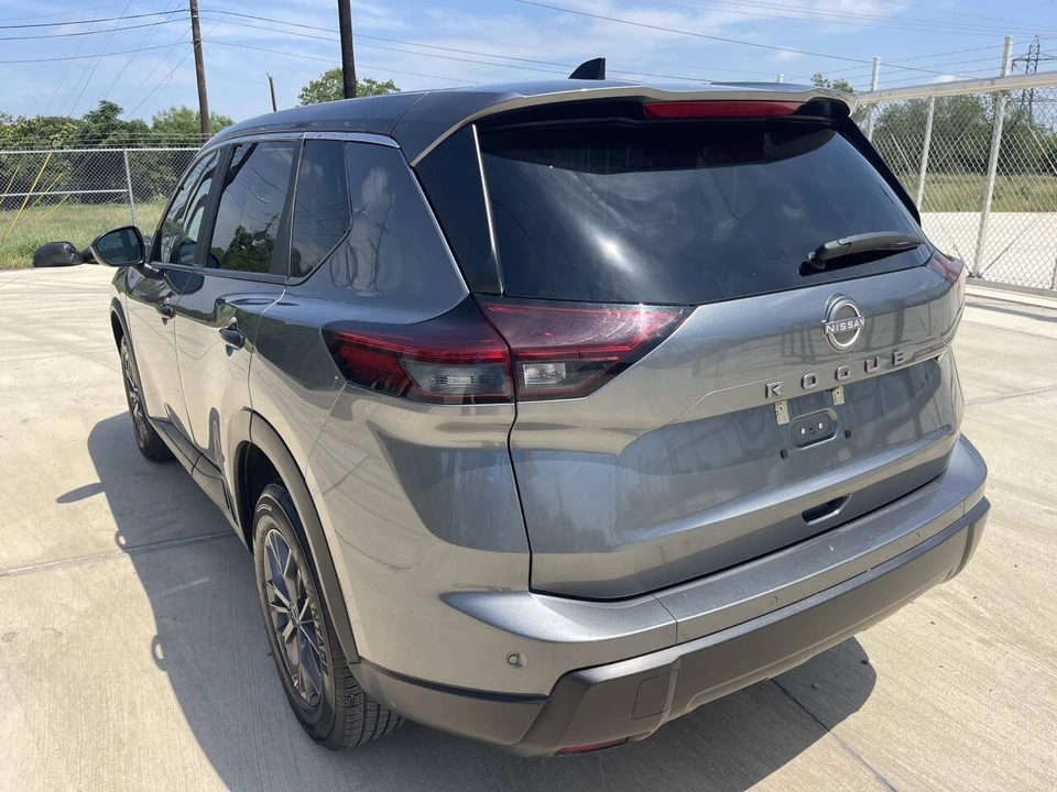 2024 Nissan Rogue - Image 10 of 21