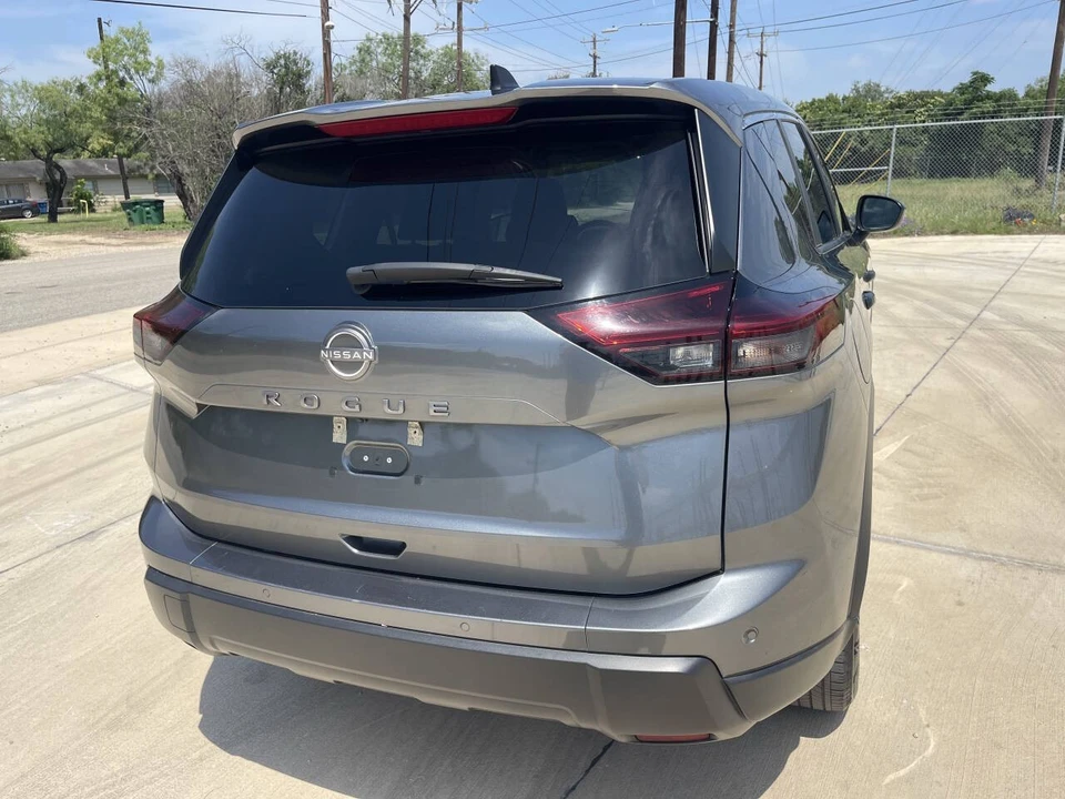 2024 Nissan Rogue - Image 8 of 21