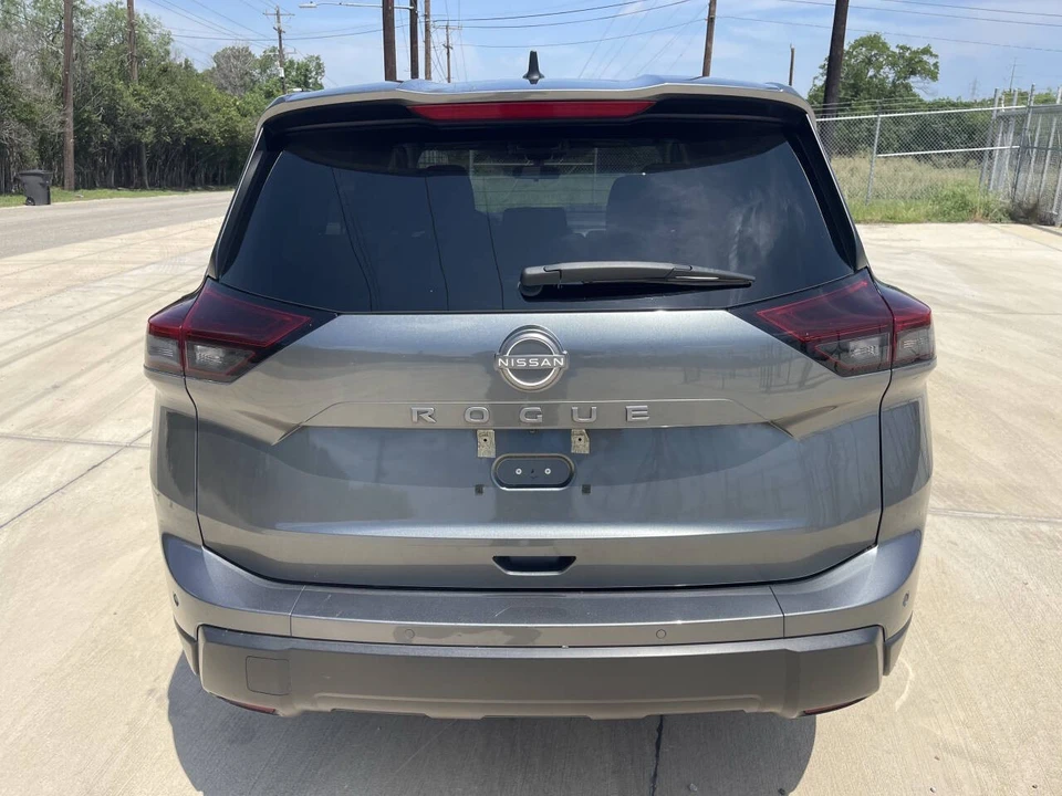 2024 Nissan Rogue - Image 9 of 21