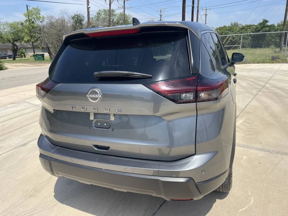 2024 Nissan Rogue - Image 8 of 21