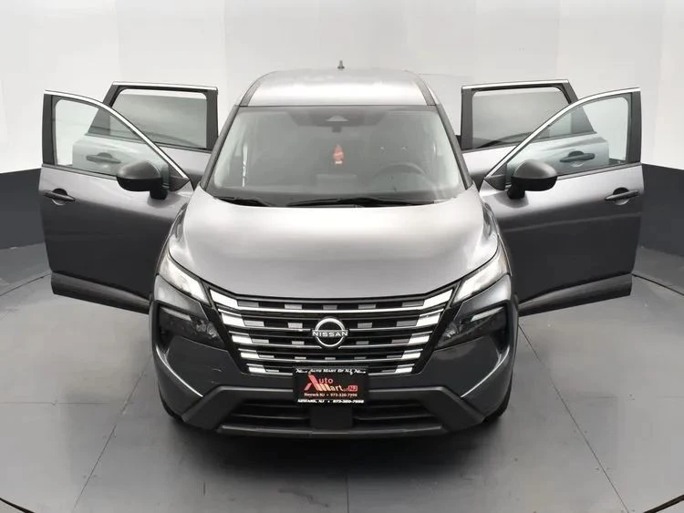 2024 Nissan Rogue - Image 10 of 12