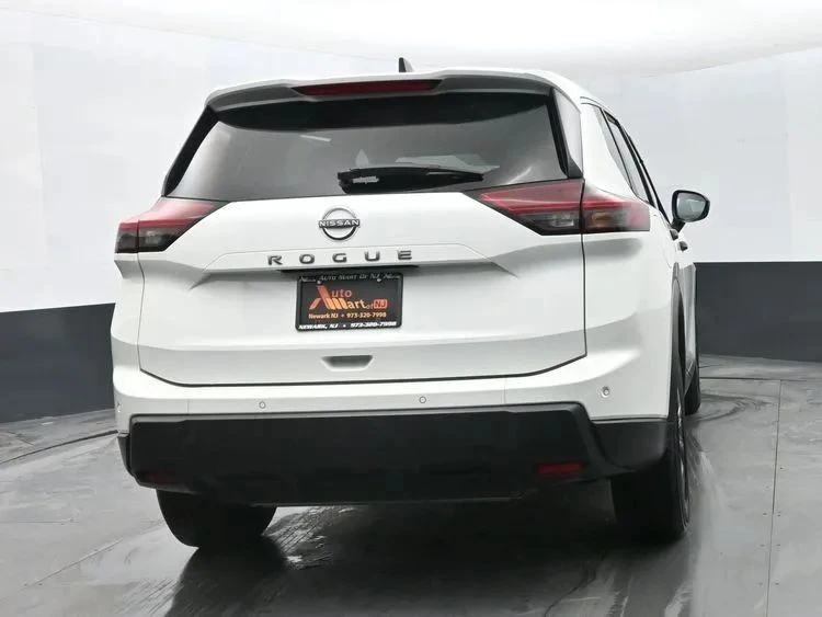 2024 Nissan Rogue - Image 8 of 12