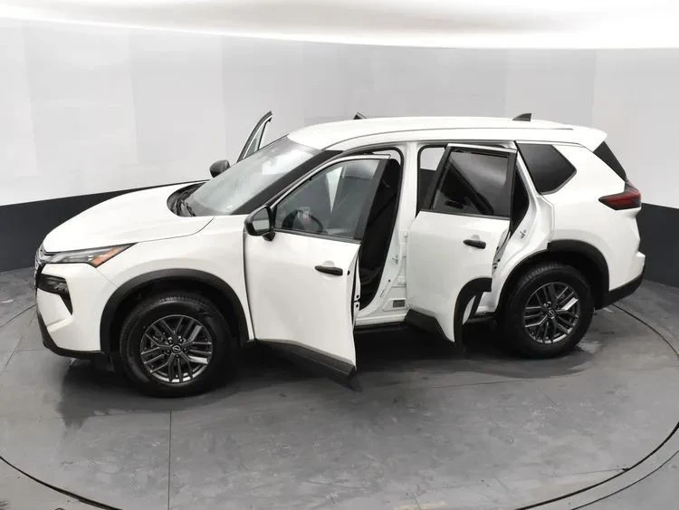 2024 Nissan Rogue - Image 7 of 12