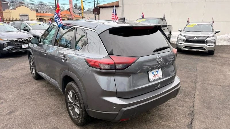 2024 Nissan Rogue - Image 5 of 12