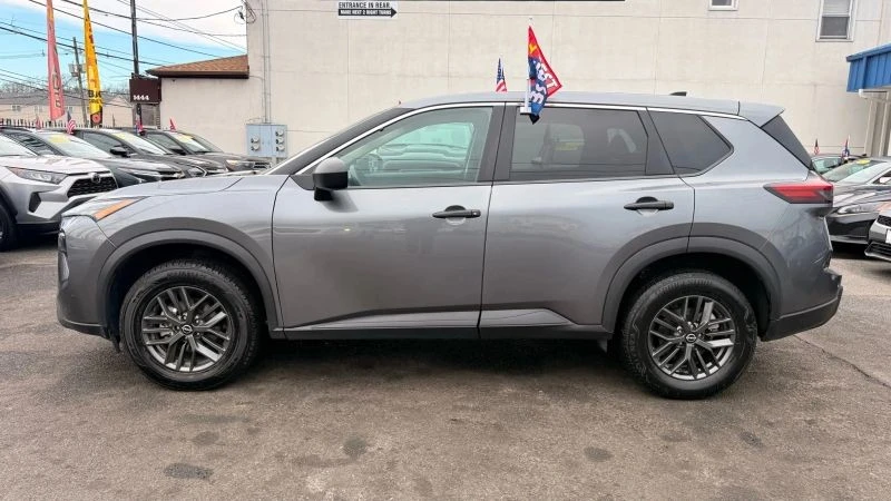 2024 Nissan Rogue - Image 10 of 12