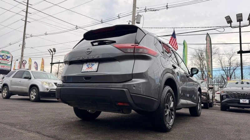2024 Nissan Rogue - Image 9 of 12