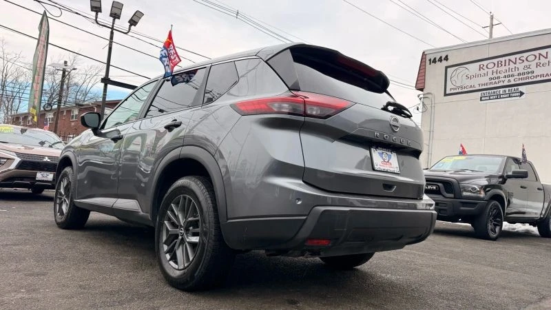 2024 Nissan Rogue - Image 8 of 12