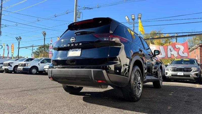 2024 Nissan Rogue - Image 9 of 12