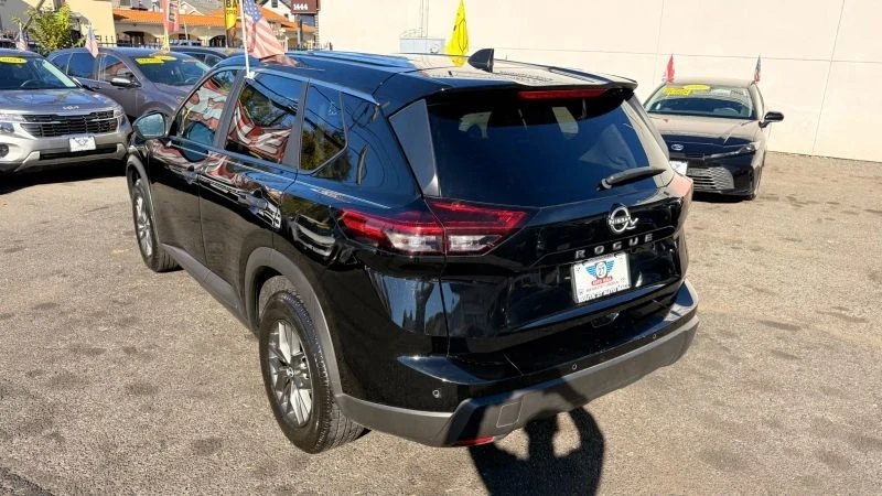 2024 Nissan Rogue - Image 5 of 12