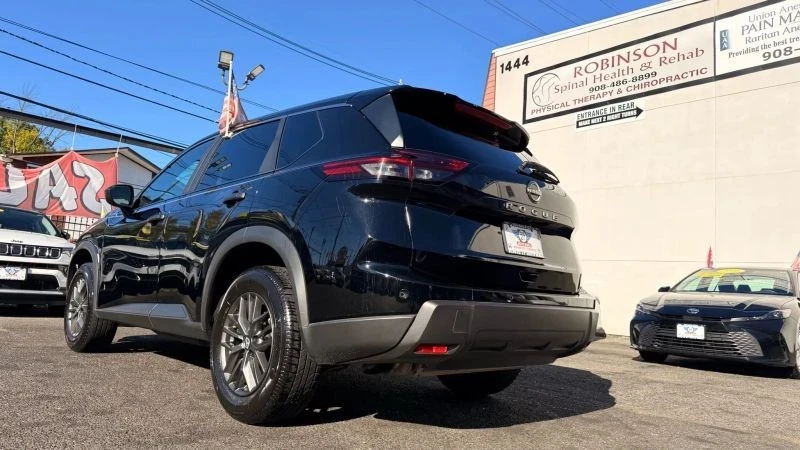 2024 Nissan Rogue - Image 8 of 12