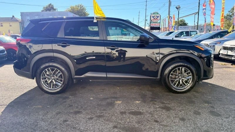 2024 Nissan Rogue - Image 11 of 12