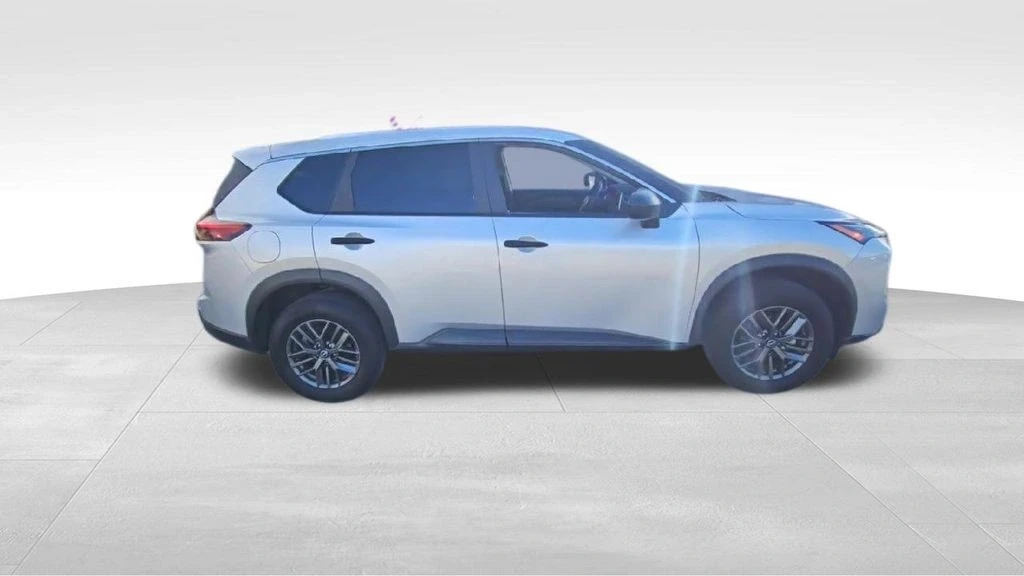 2024 Nissan Rogue - Image 9 of 12