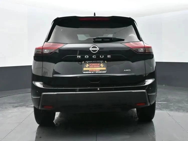 2024 Nissan Rogue - Image 8 of 12