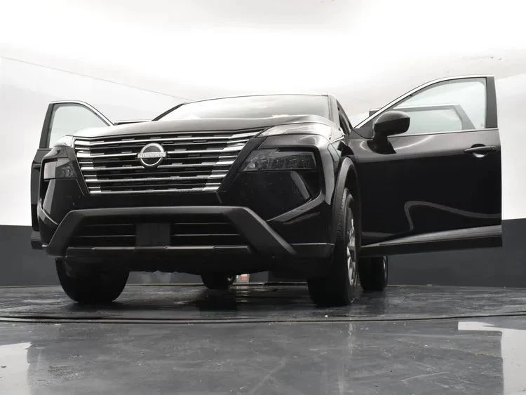 2024 Nissan Rogue - Image 11 of 12