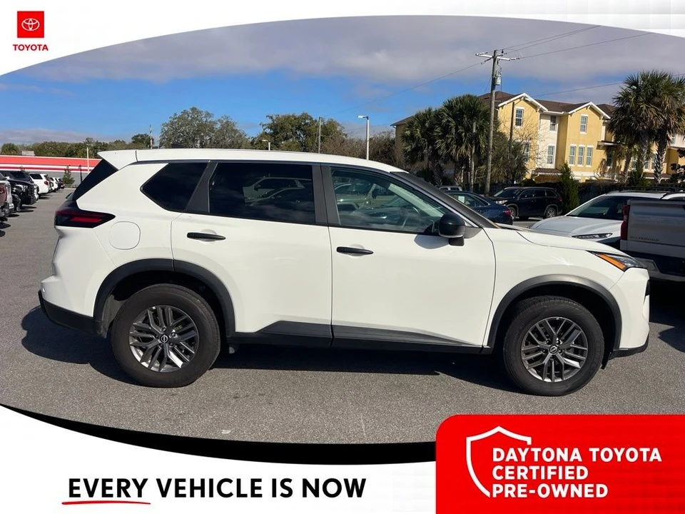 2024 Nissan Rogue - Image 2 of 10