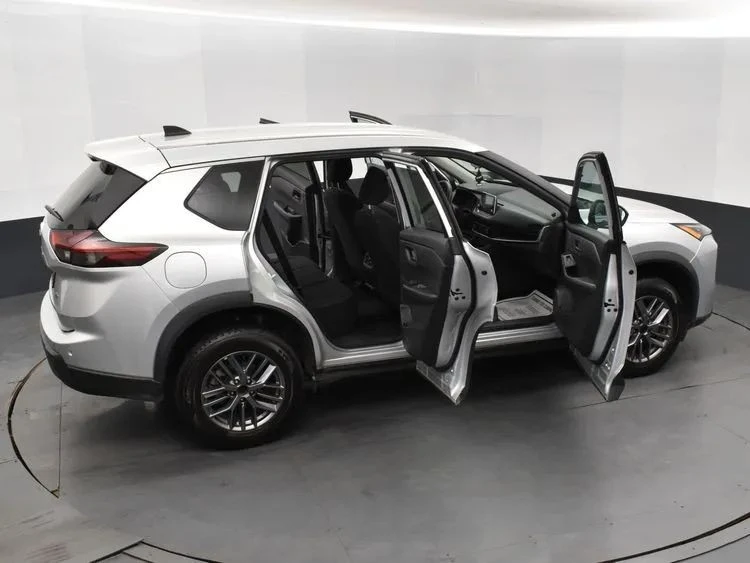2024 Nissan Rogue - Image 6 of 12