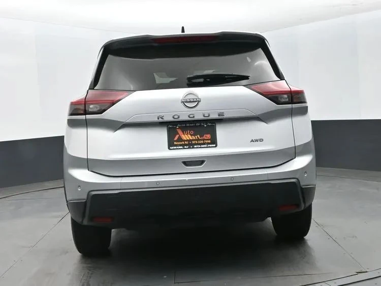 2024 Nissan Rogue - Image 8 of 12