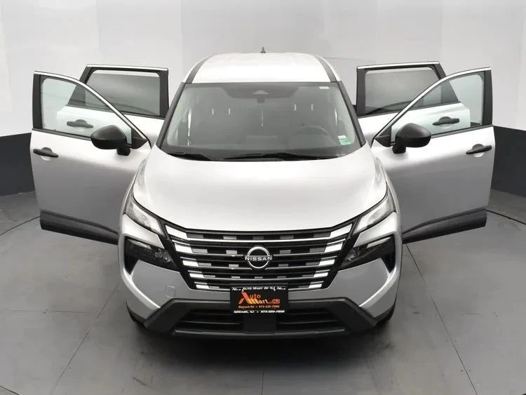 2024 Nissan Rogue - Image 10 of 12