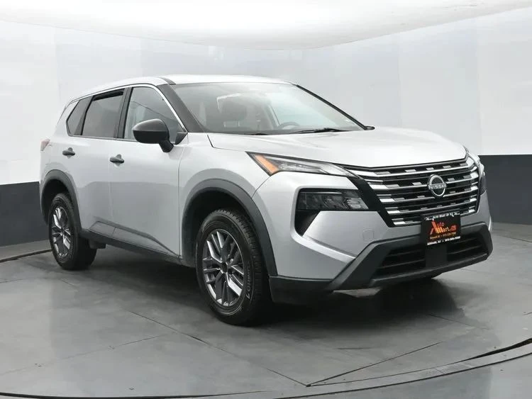 2024 Nissan Rogue - Image 2 of 12