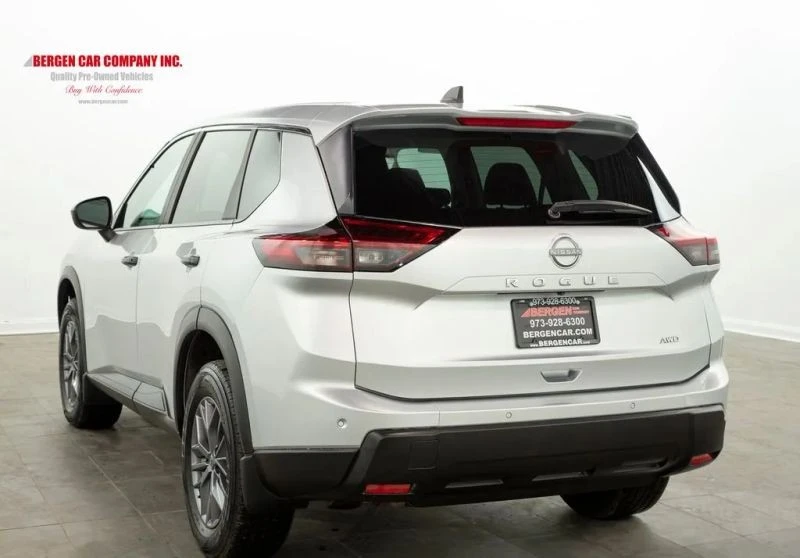 2024 Nissan Rogue - Image 10 of 12