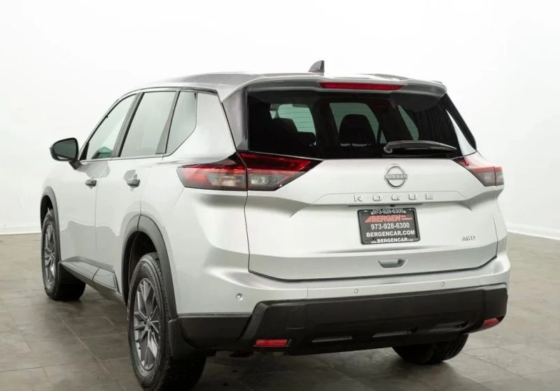 2024 Nissan Rogue - Image 10 of 12