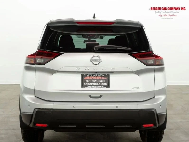 2024 Nissan Rogue - Image 11 of 12