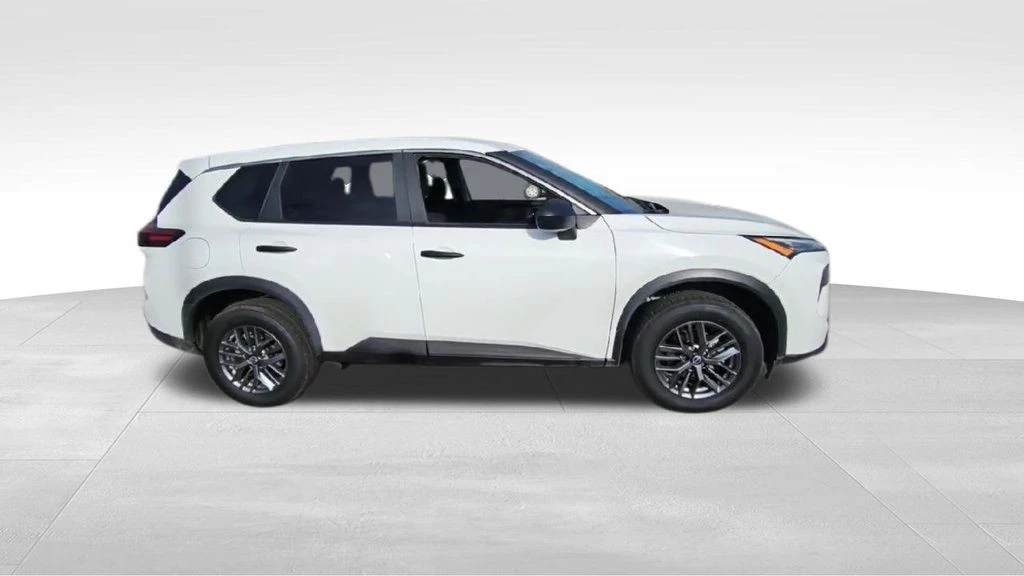 2024 Nissan Rogue - Image 9 of 12