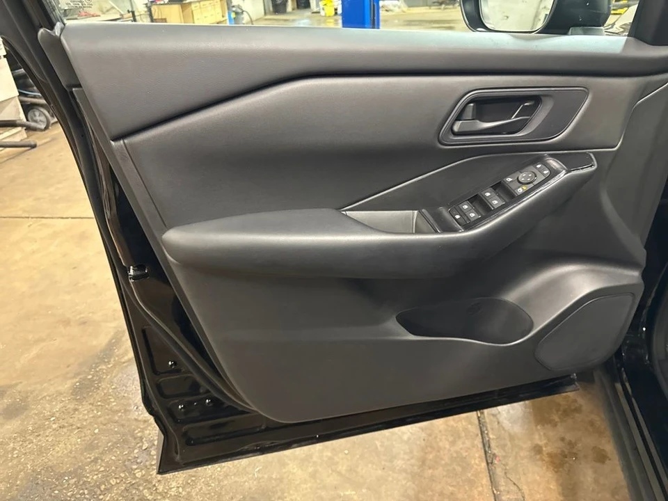 2024 Nissan Rogue - Image 12 of 12