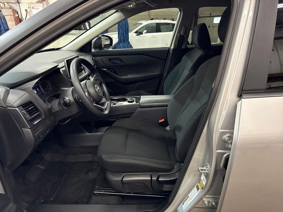 2024 Nissan Rogue - Image 7 of 12