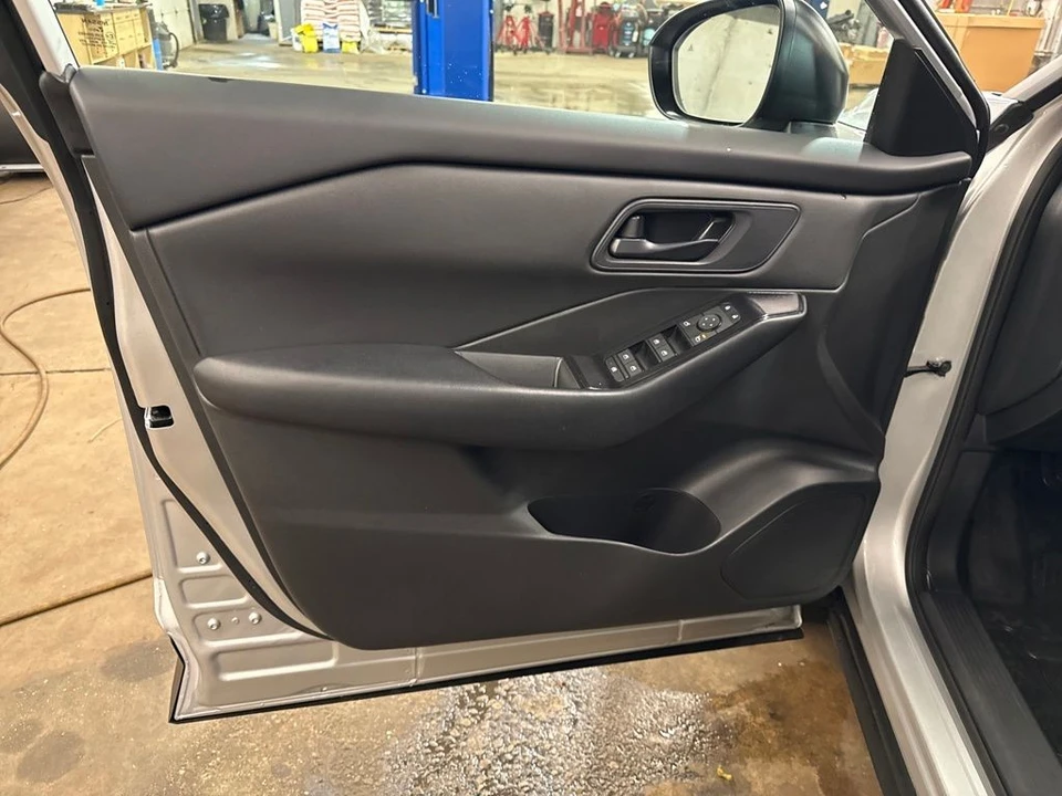 2024 Nissan Rogue - Image 9 of 12