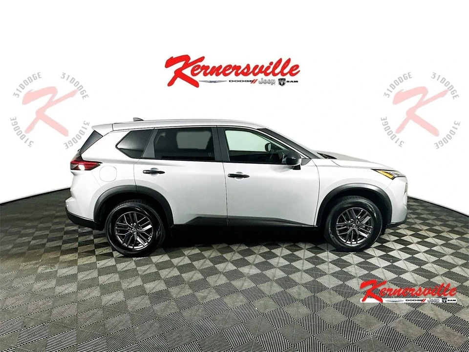 2024 Nissan Rogue - Image 8 of 21