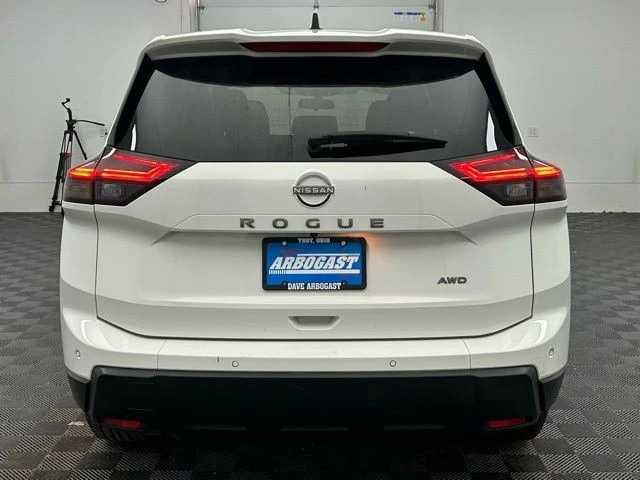 2024 Nissan Rogue - Image 8 of 12