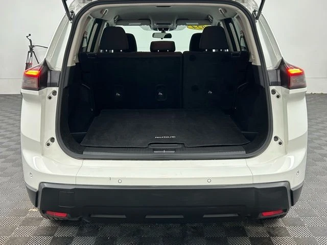 2024 Nissan Rogue - Image 10 of 12