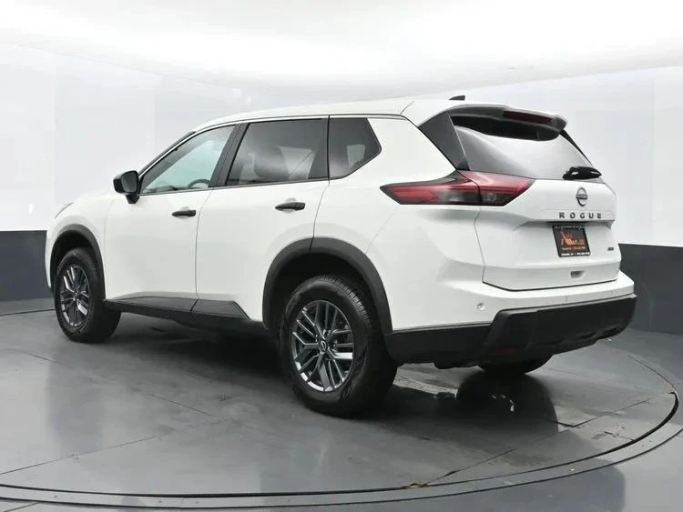 2024 Nissan Rogue - Image 9 of 12