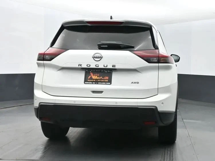 2024 Nissan Rogue - Image 8 of 12