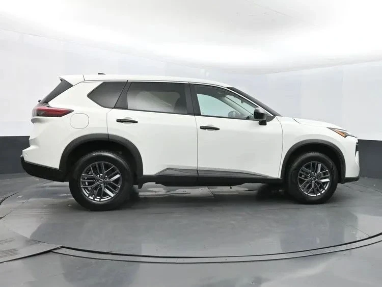 2024 Nissan Rogue - Image 4 of 12