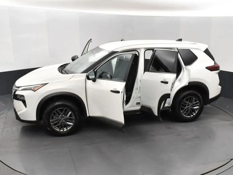 2024 Nissan Rogue - Image 7 of 12