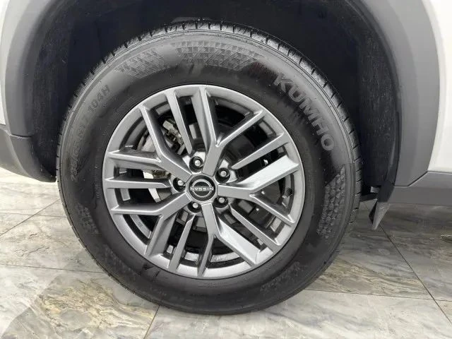 2024 Nissan Rogue - Image 11 of 12