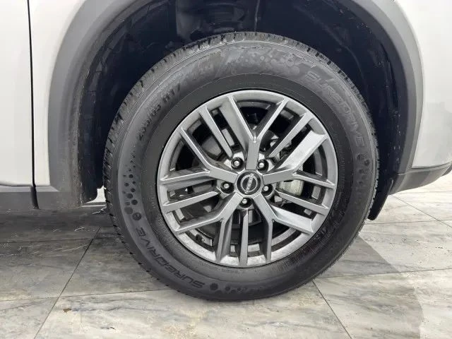 2024 Nissan Rogue - Image 10 of 12