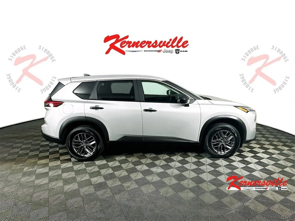 2024 Nissan Rogue - Image 8 of 12
