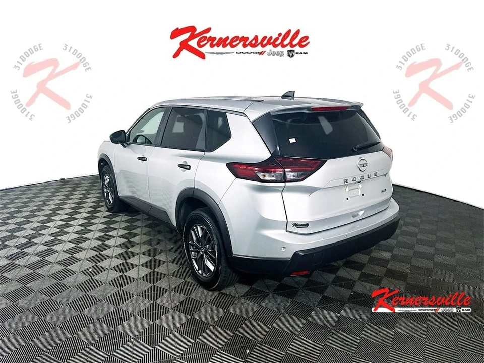 2024 Nissan Rogue - Image 5 of 21