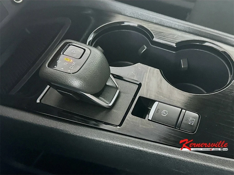2024 Nissan Rogue - Image 16 of 21