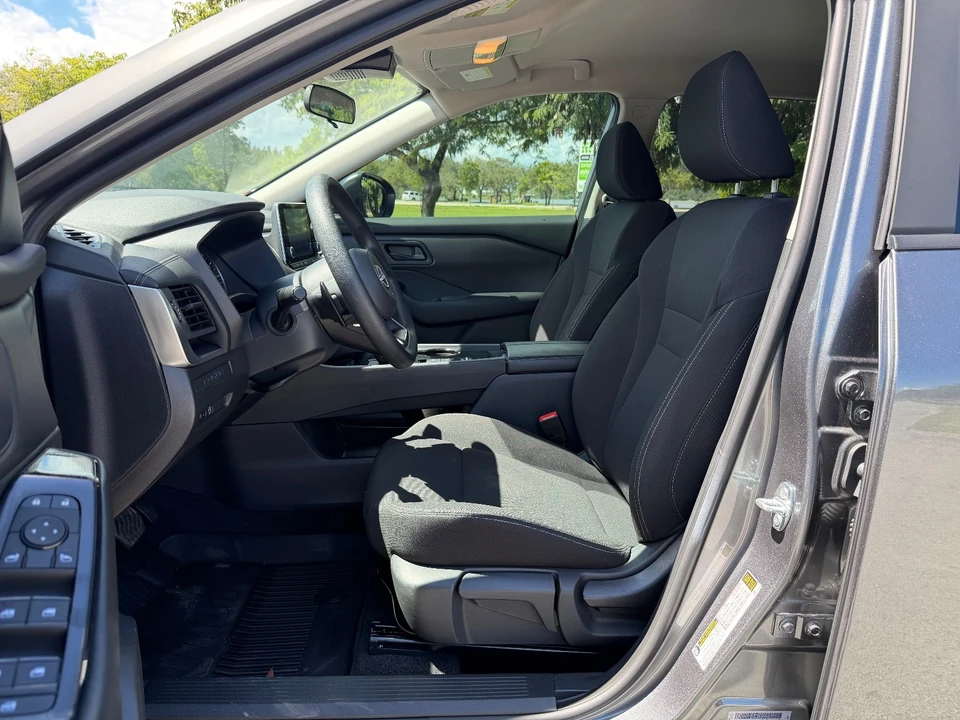 2024 Nissan Rogue - Image 17 of 21