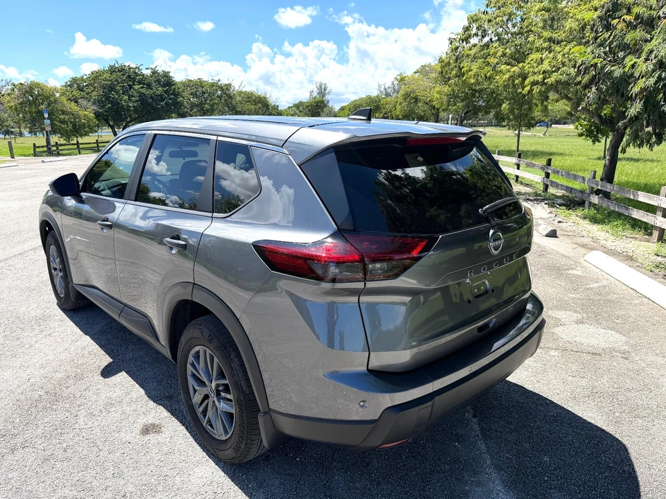 2024 Nissan Rogue - Image 10 of 21