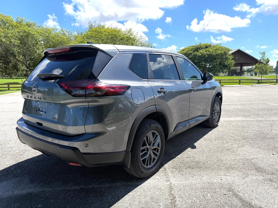 2024 Nissan Rogue - Image 15 of 21