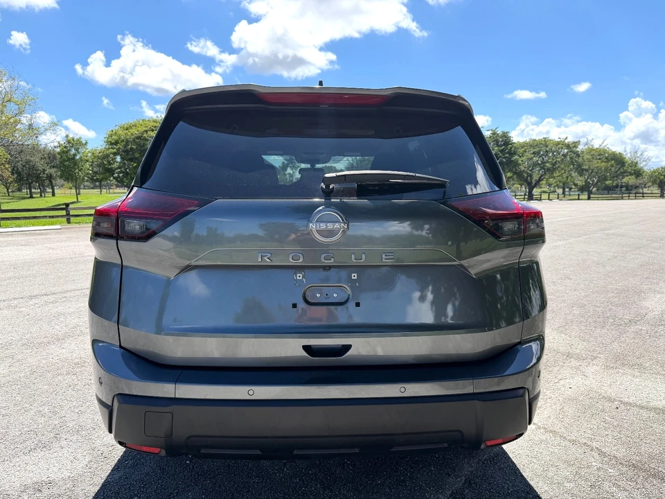 2024 Nissan Rogue - Image 12 of 21
