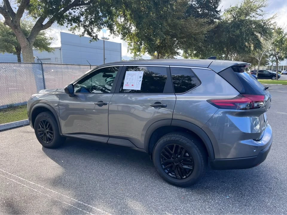2024 Nissan Rogue - Image 2 of 7