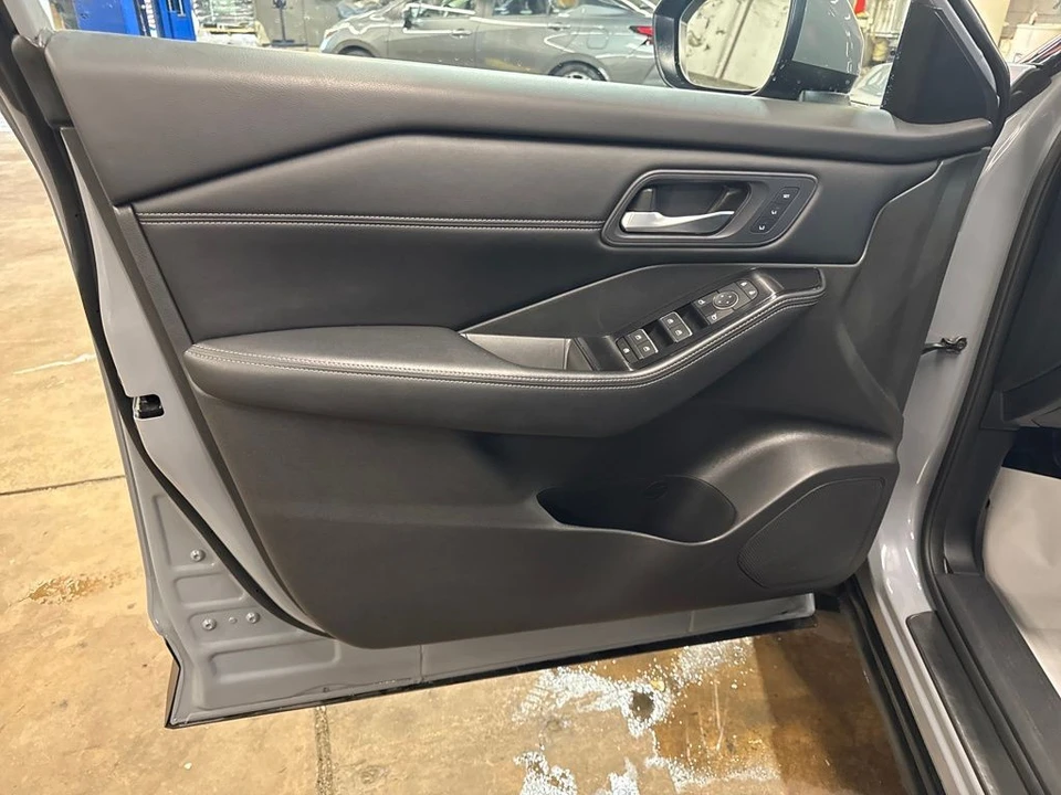 2024 Nissan Rogue - Image 12 of 12