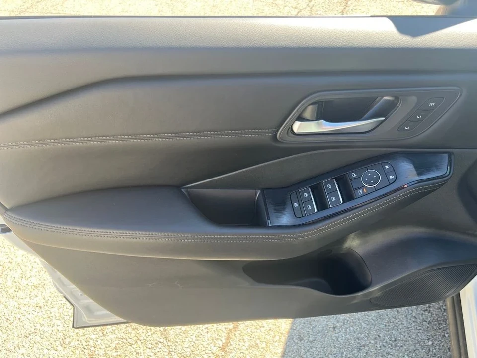 2024 Nissan Rogue - Image 12 of 12