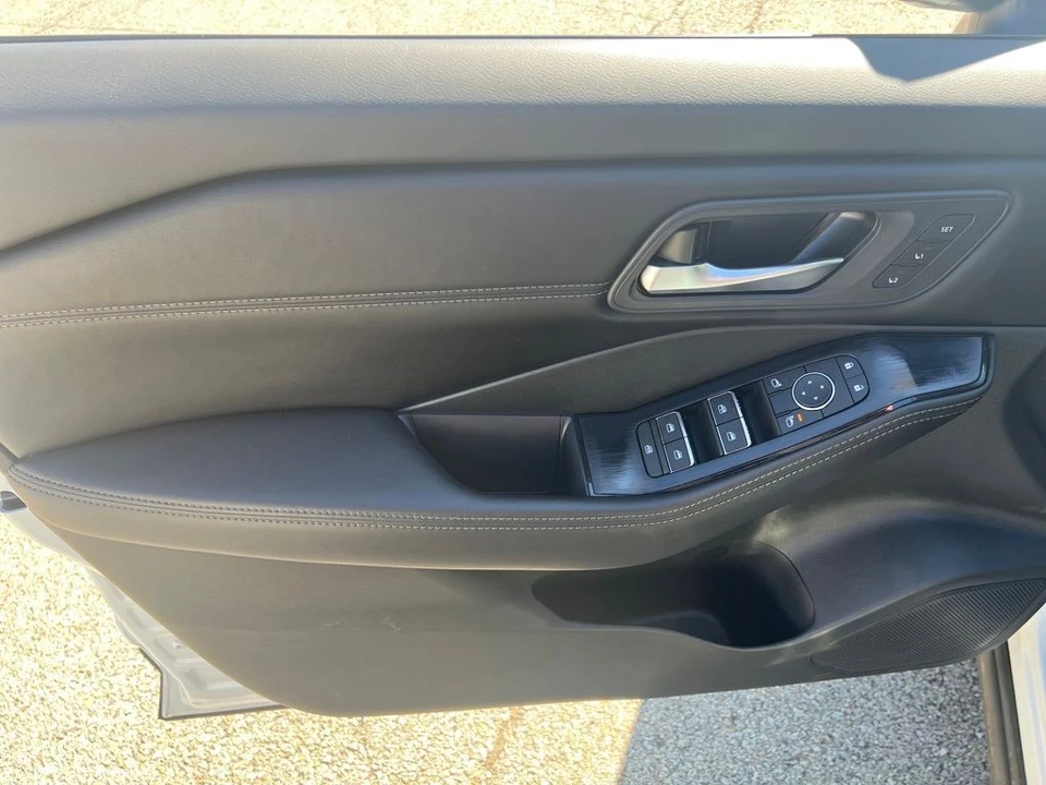 2024 Nissan Rogue - Image 12 of 12